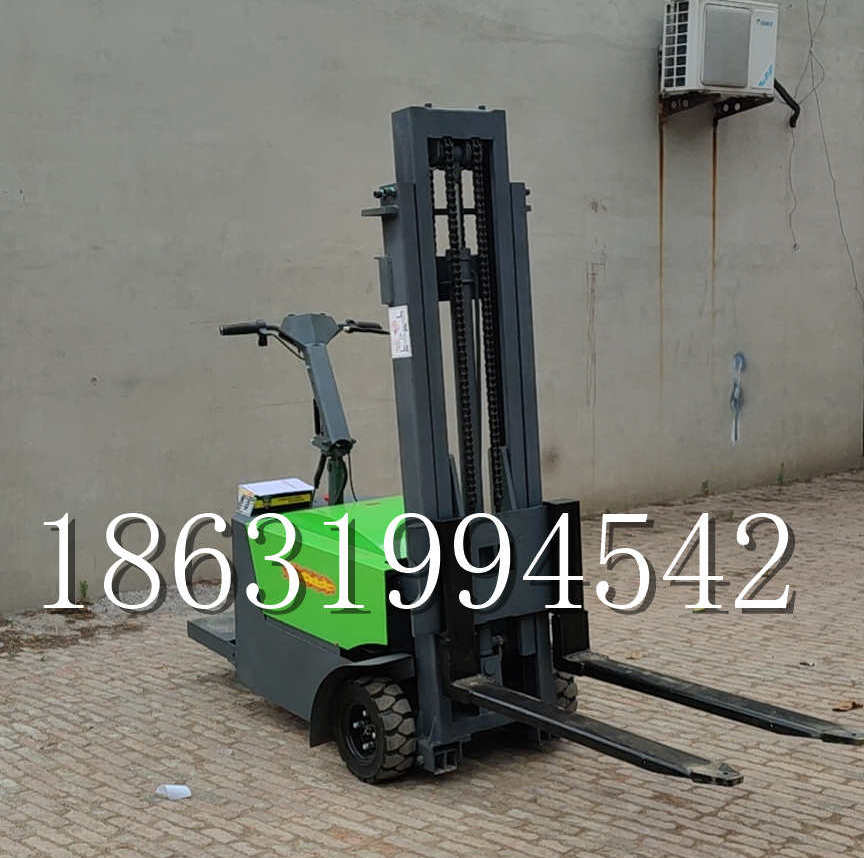 方正县优程全电动叉车插腿式堆高车液压装卸车1.5吨升高小型站驾式铲车