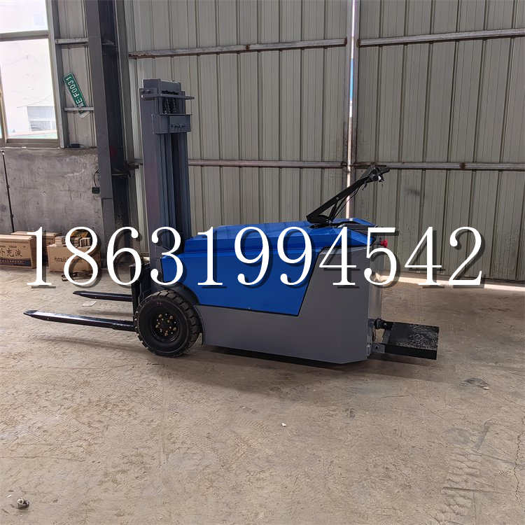 方正县全电动叉车插腿式堆高车液压装卸车1.5吨升高小型站驾式铲车